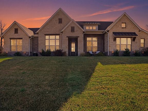 2nd image of 1001 Bear Creek Ranch Rd