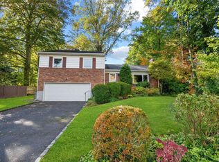 11 Cary Rd, Great Neck, NY 11021