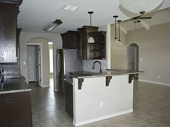 4th image of 1604 Margaret Ln