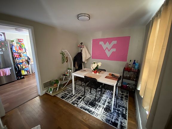 3rd image of 439 Baird St