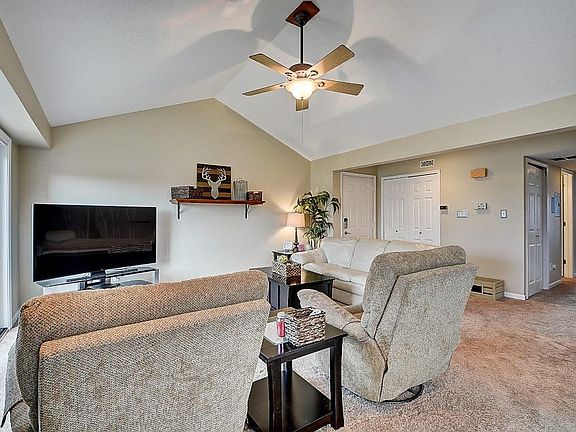 3rd image of 8132 Shorewalk Dr