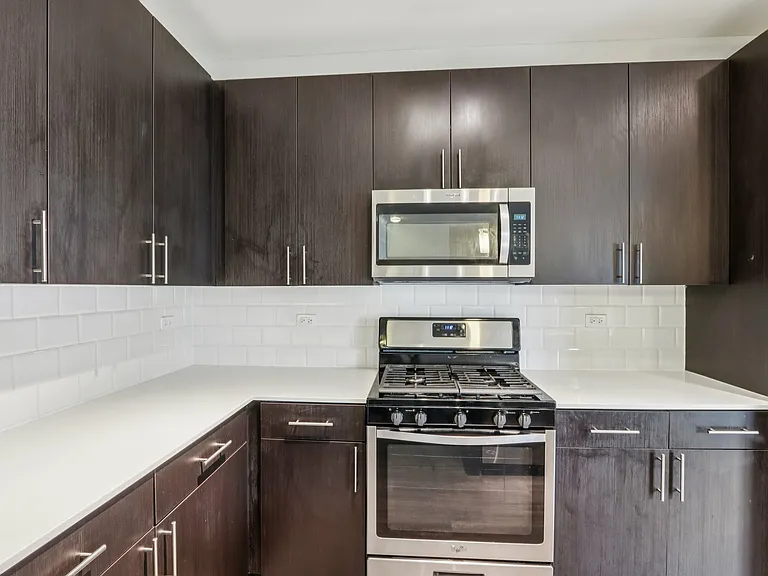 Woodview Apartments — Photo 36