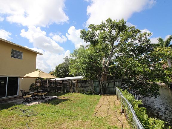 3rd image of 501 SW 12th St