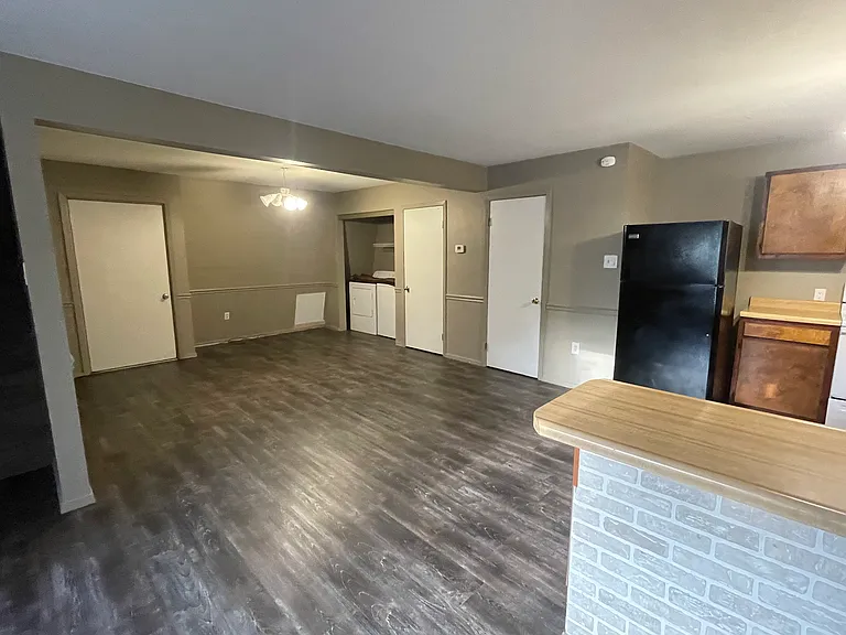220 Locust Ave #A — Photo 4