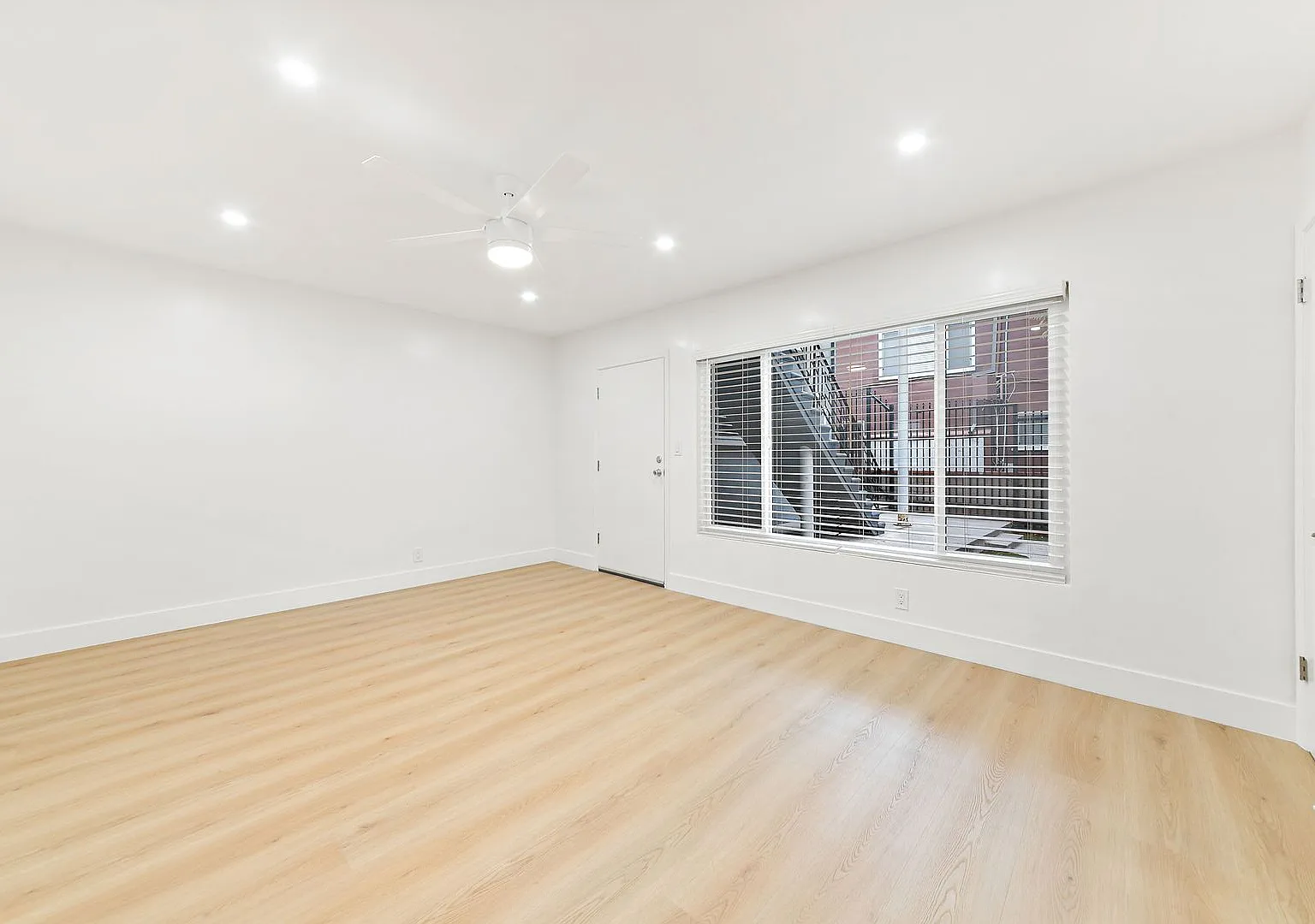 (15) 4130,4132 Palmwood — Photo 4