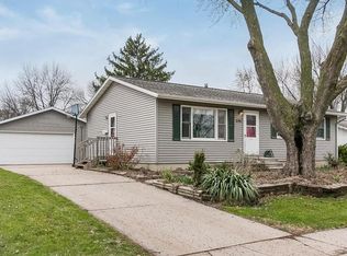 2798 24th St, Marion, IA 52302