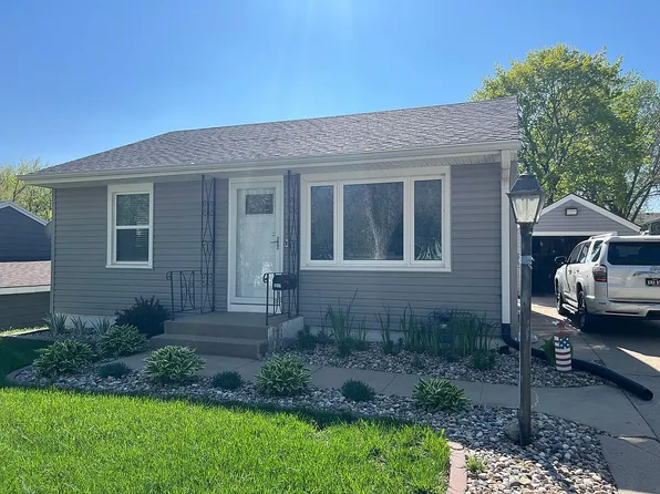3017 S Coral St, Sioux City, IA 51106