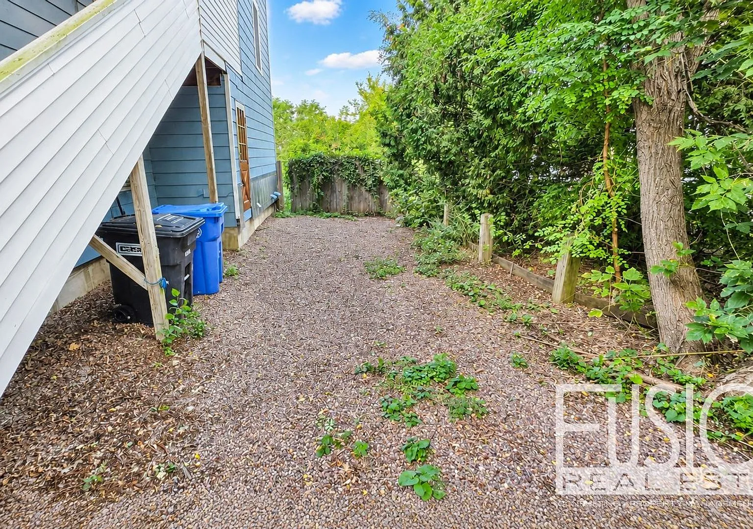 340 Manhattan Drive — Photo 4
