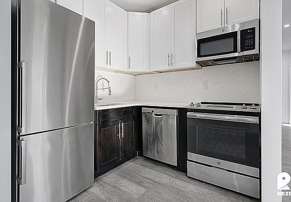 2nd image of 119-20 Union Tpke #3B1