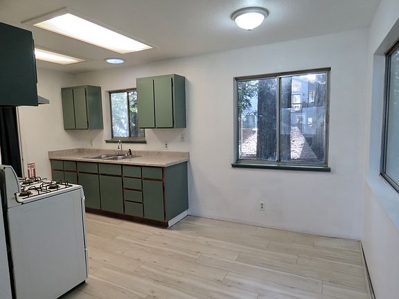 4th image of 485A Forest Ave #A