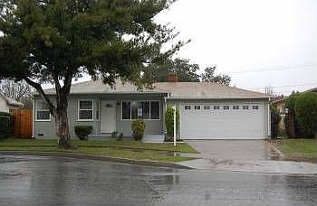1st image of 525 Rosewood Ln