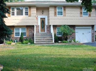 3694 Woodbine Ave, Wantagh, NY 11793