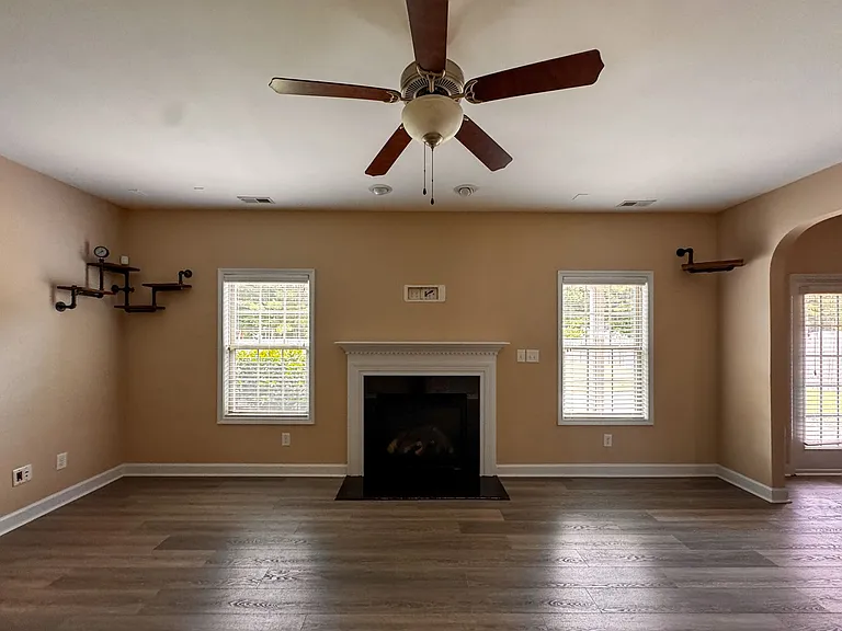 717 Saint Johns Loop — Photo 10