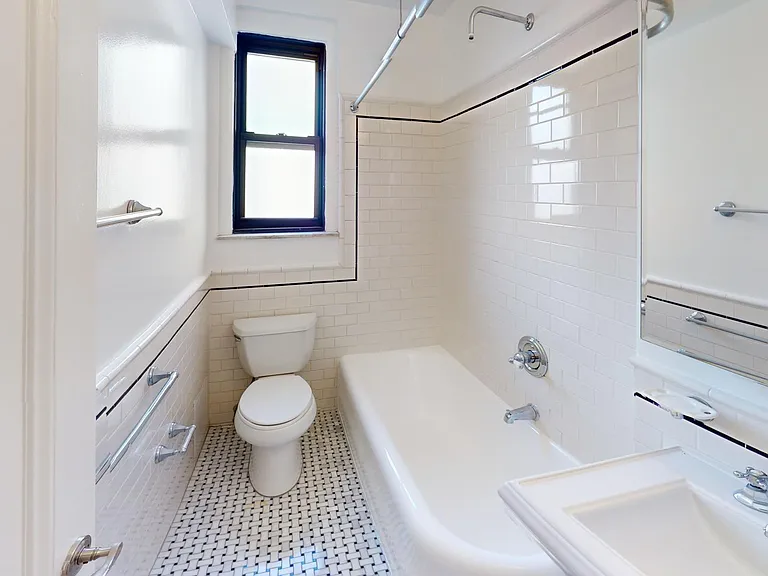 210 E 68th St #10-A — Photo 5