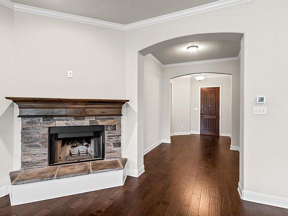 3rd image of 1093 Hesselridge Dr
