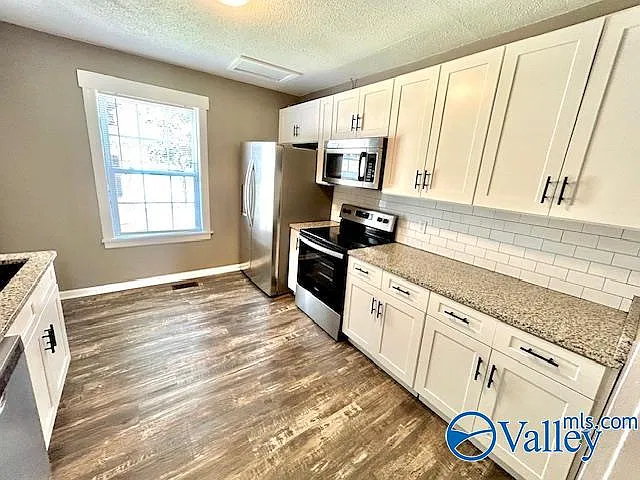 2 bed, 1.0 bath, 1236 sqft, $1,200 — Photo 2