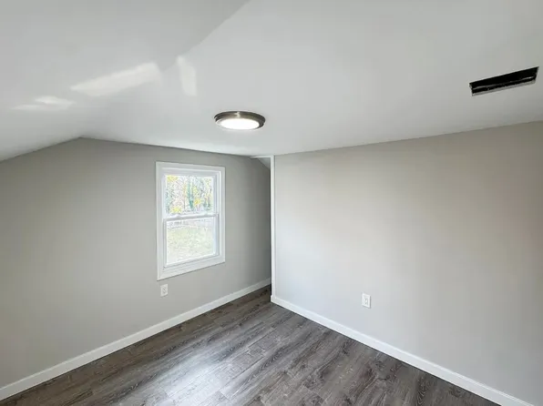 110 W Easton St, Hamden, CT 06514