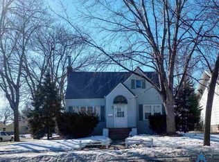 821 E 1st Ave, Mitchell, SD 57301