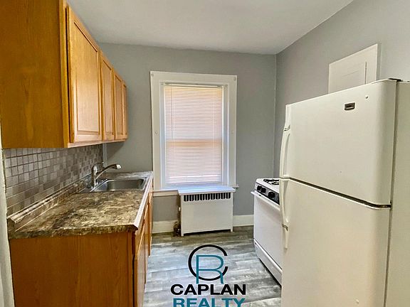 3rd image of 835 Elm St APT B1