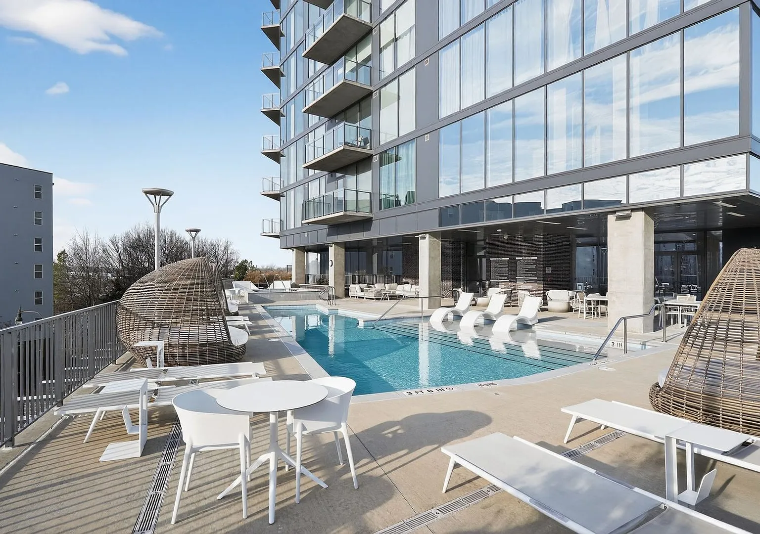 Charming Furnished HighRise 2BR Condo in Atlanta — Photo 1