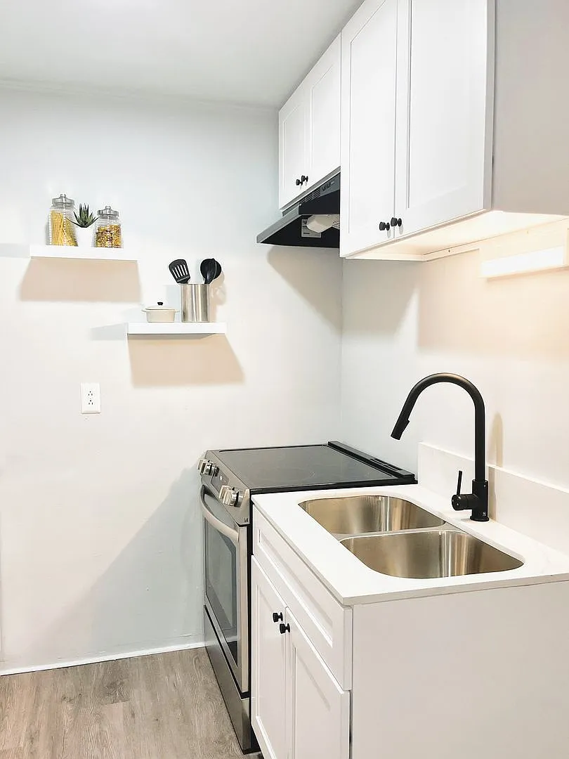 Churton Apartments — Photo 4