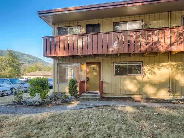 226 Cedar Ave S APT 4, North Bend, WA 98045