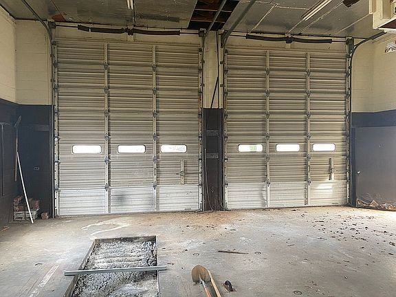 3rd image of 355 Southland Dr