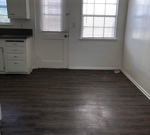 Kitchen dining area