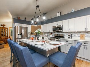 2020 S Sunny Slope Rd, New Berlin, WI 53151