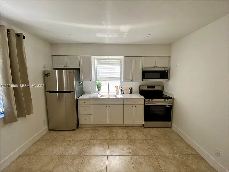 1112 N 61st Ter #B — Photo 1