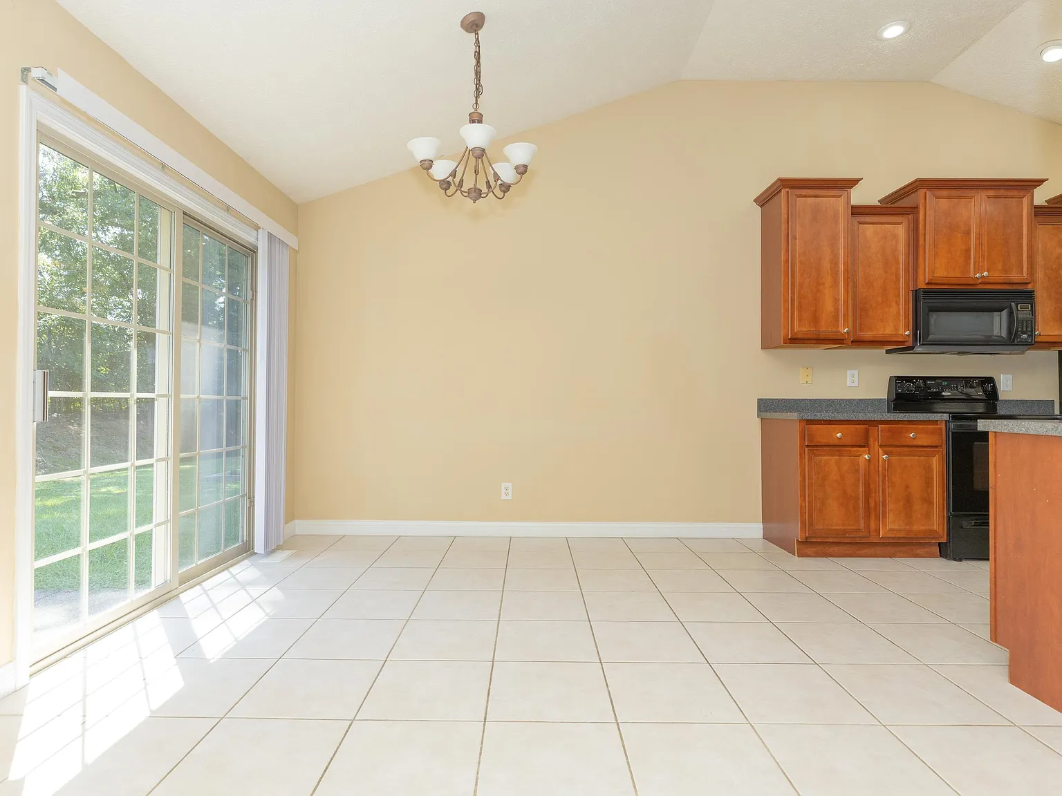 3 bed, 2.0 bath, 1480 sqft, $2,000 — Photo 4