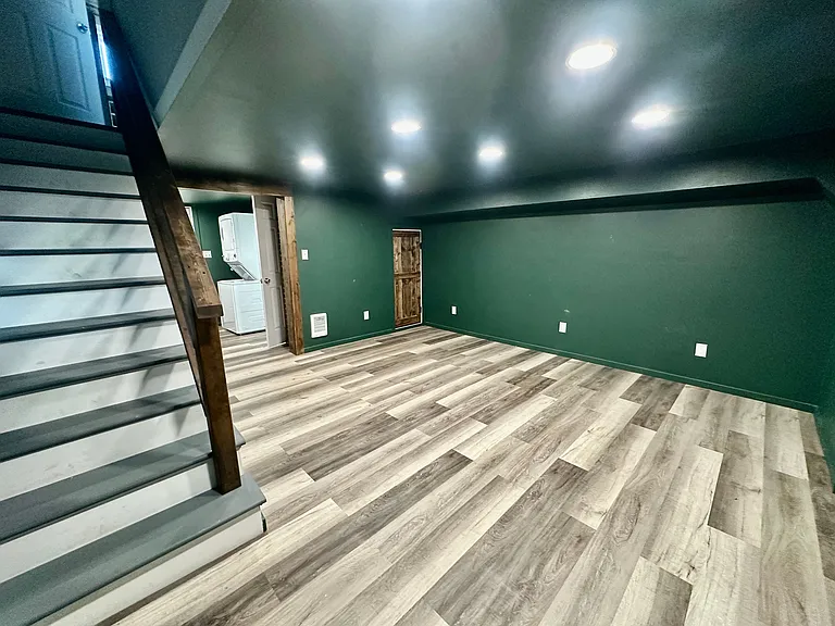 212 E Henley St — Photo 18