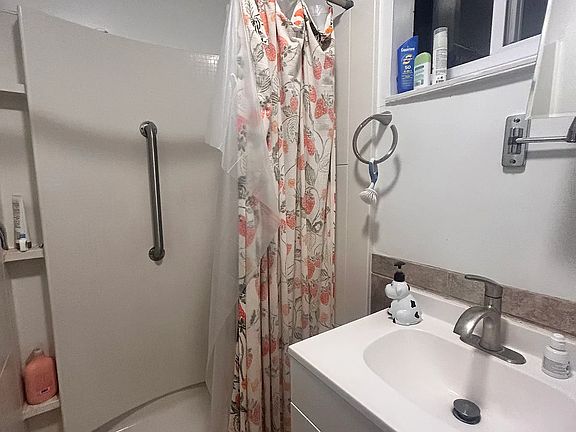 4th image of 3209 Baring St