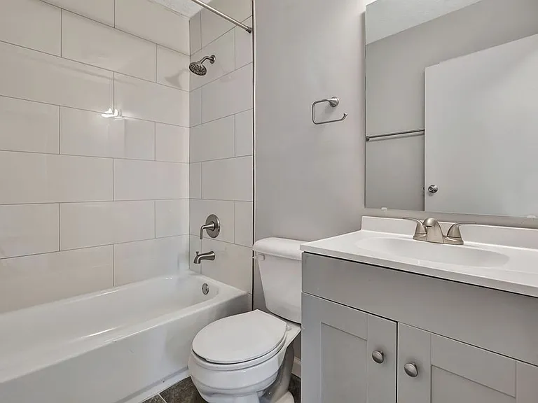 Delta Bend Apartments in Mount Lookout — Photo 9