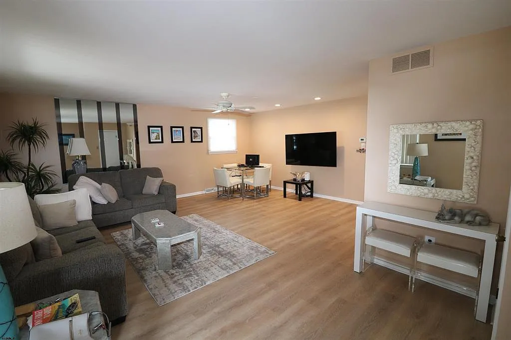 3 bed, 1309 sqft, $1,550 — Photo 3