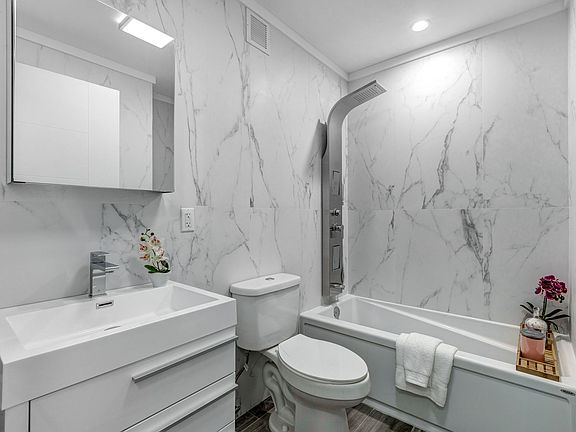 4th image of 2222 Ocean Ave #5