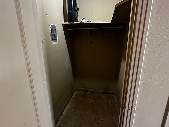 2nd image of 2404 Oak Dr