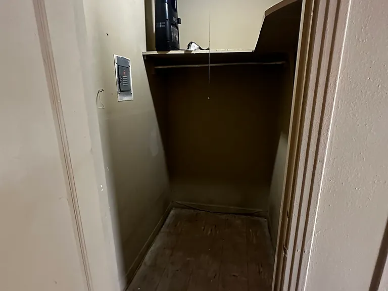 2404 Oak Dr — Photo 2