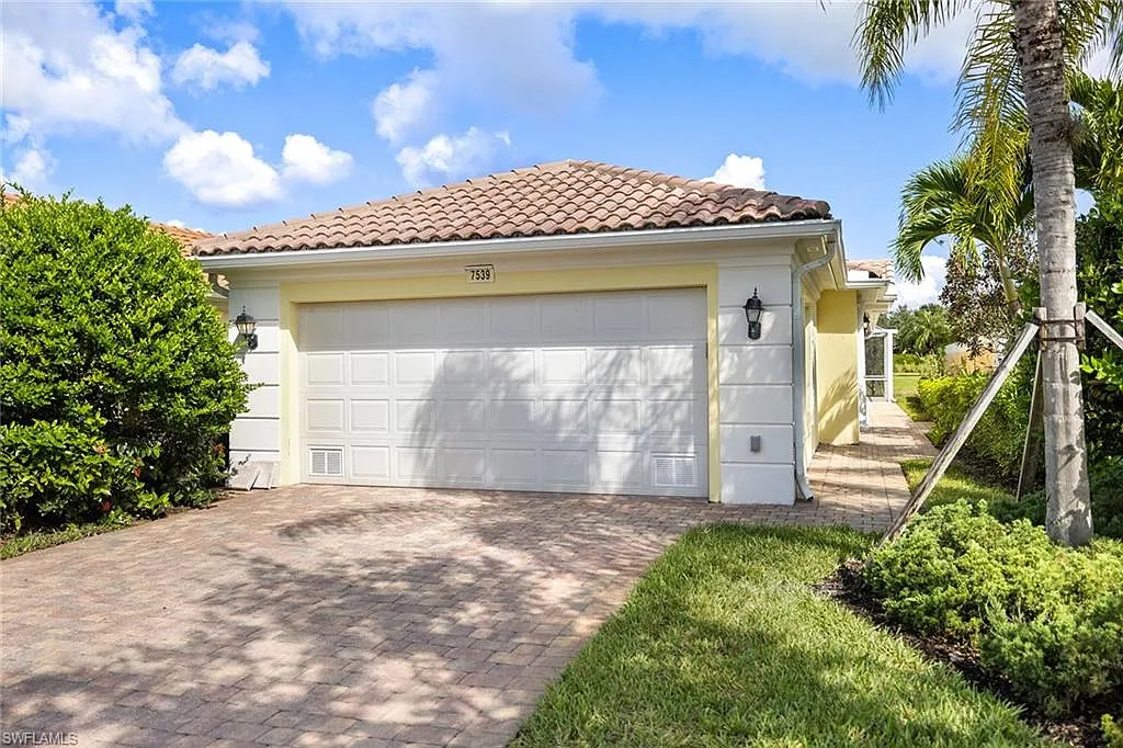 2 bed, 2.0 bath, 1680 sqft, $3,200 — Photo 2