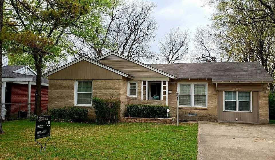 2-1-1 in Garland's Casa View Heights! Very well cared for by owners. Carport and Steel Storage Shed in big back yard.