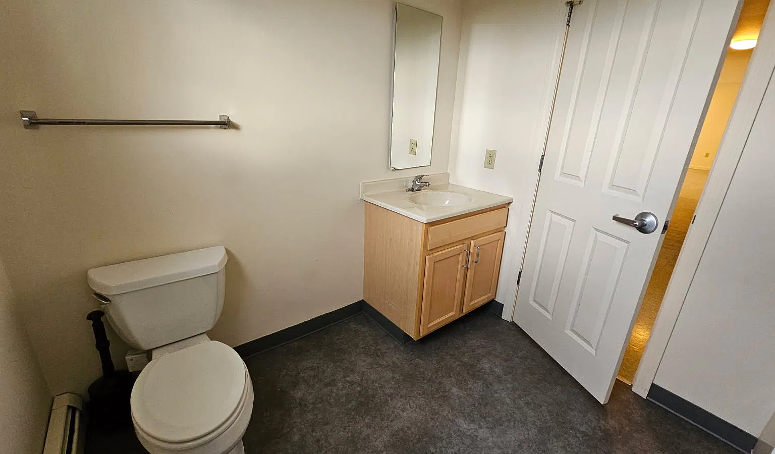 2 bed, 870 sqft, $1,276 — Photo 2