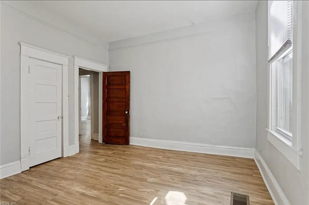 2 bed, 1.0 bath, 1275 sqft, $1,600 — Photo 3