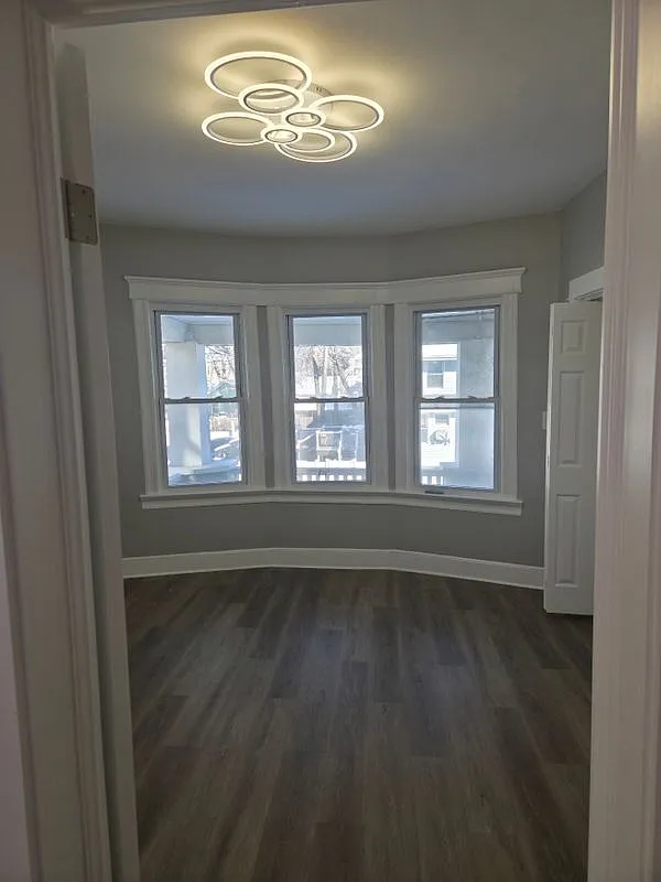 3 bed, 1.0 bath, 915 sqft, $2,750 — Photo 1