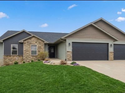 1429 Bridgewood Dr, Fairfax, IA, 52228