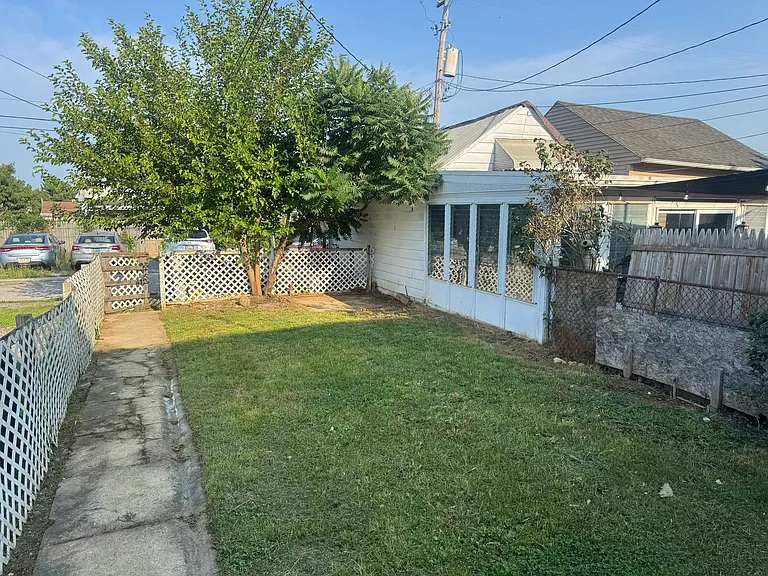 638 N Franklin St — Photo 25