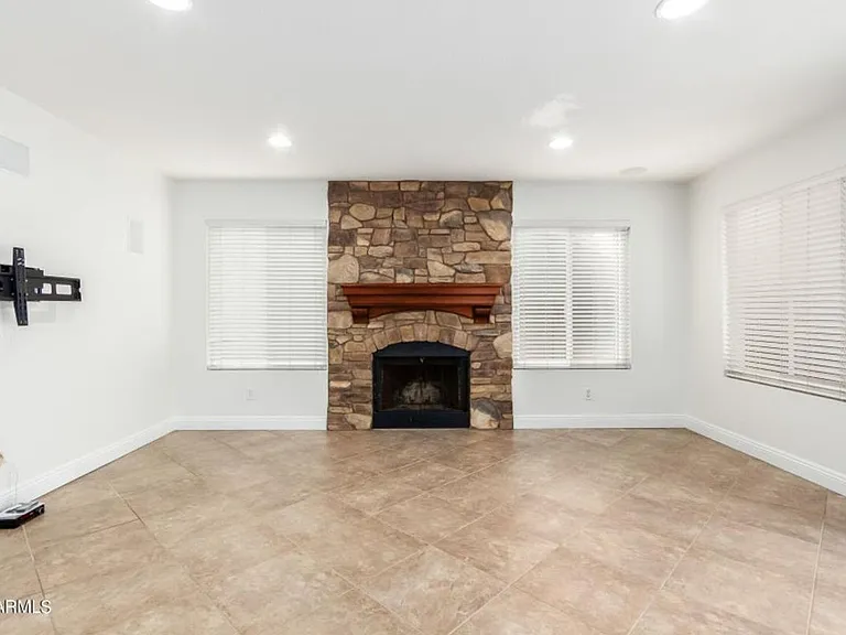 7217 W Crest Ln — Photo 9