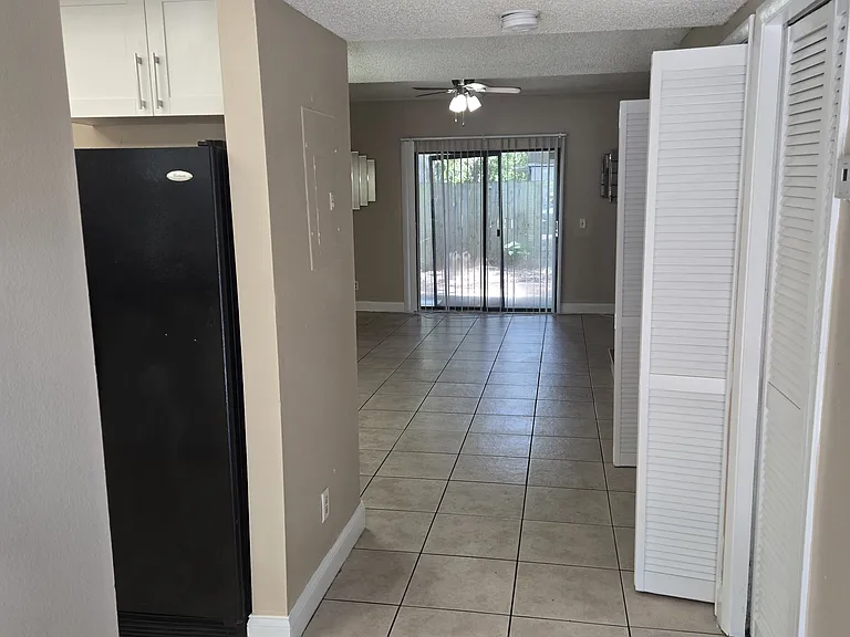 1910 W Sligh Ave #E103 — Photo 2