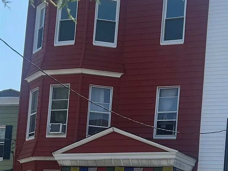 36 Van Reypen St #3 — Photo 1