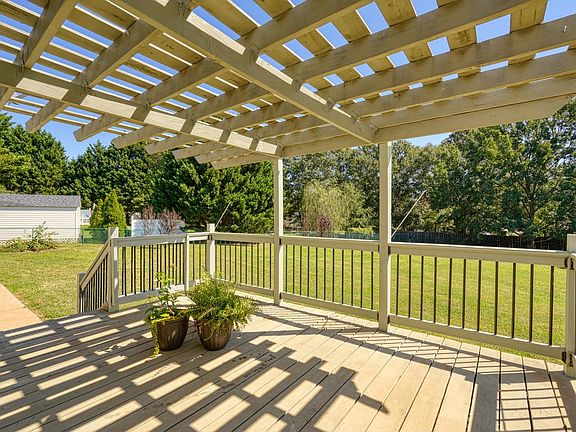 5th image of 424 Bollweevil Way