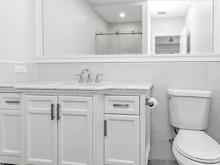 534 Bellmore Rd — Photo 8